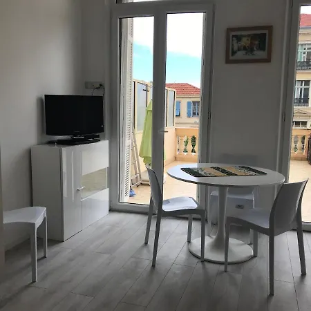 Terrasse Dans Palace Centre 아파트 *